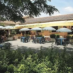Hotel Logis Restaurant Le Flamant Rose Camargue, Albaron